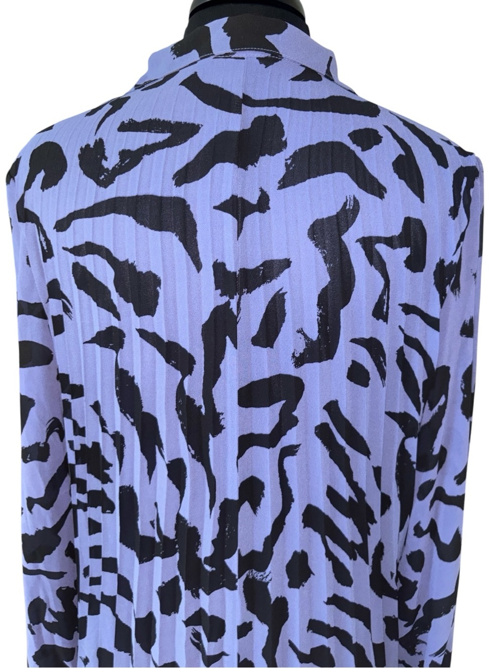 Nine West Lavender and Black Abstract Print Top, P2P:22”, L:36”, NWOT - Picture 5 of 12